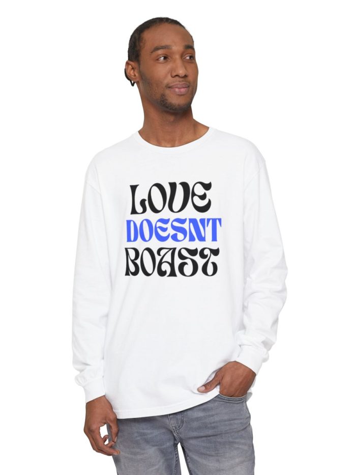 WHITE LONG SLEEVE LOVE DOESNT BOAST
